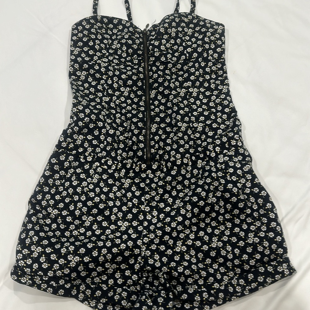 Divided by H&M - Sz 4 Daisy floral print romper jumpsuit short